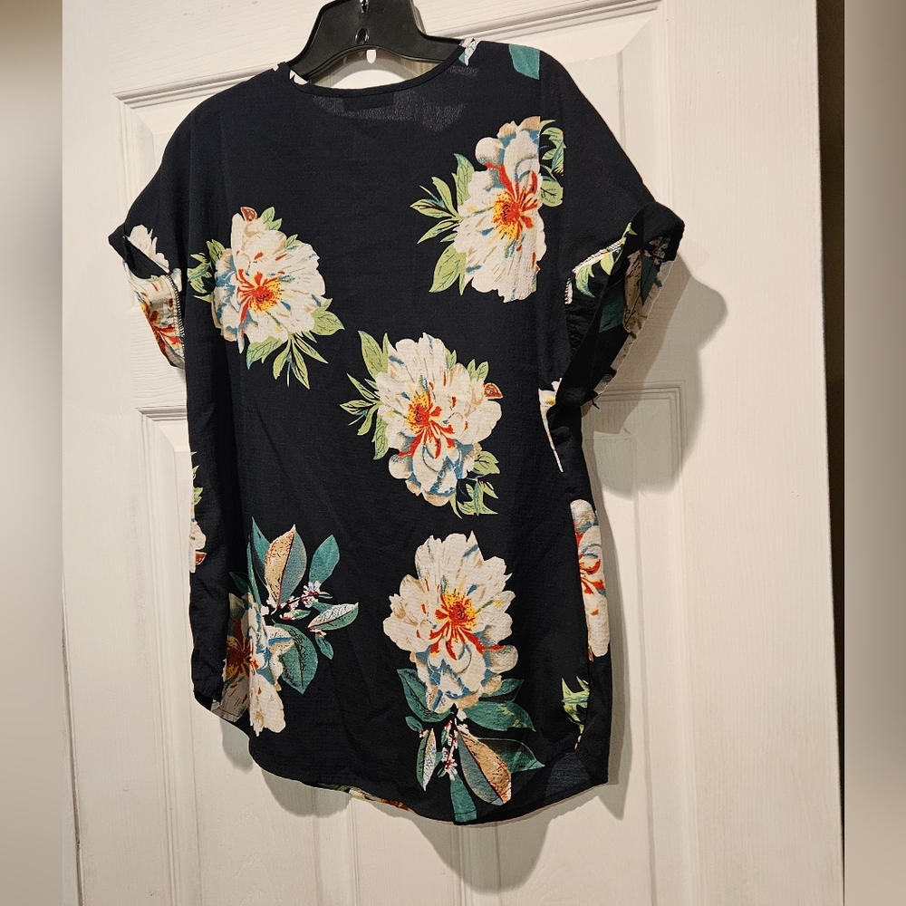 SHEIN TOP - Picture 2 of 2